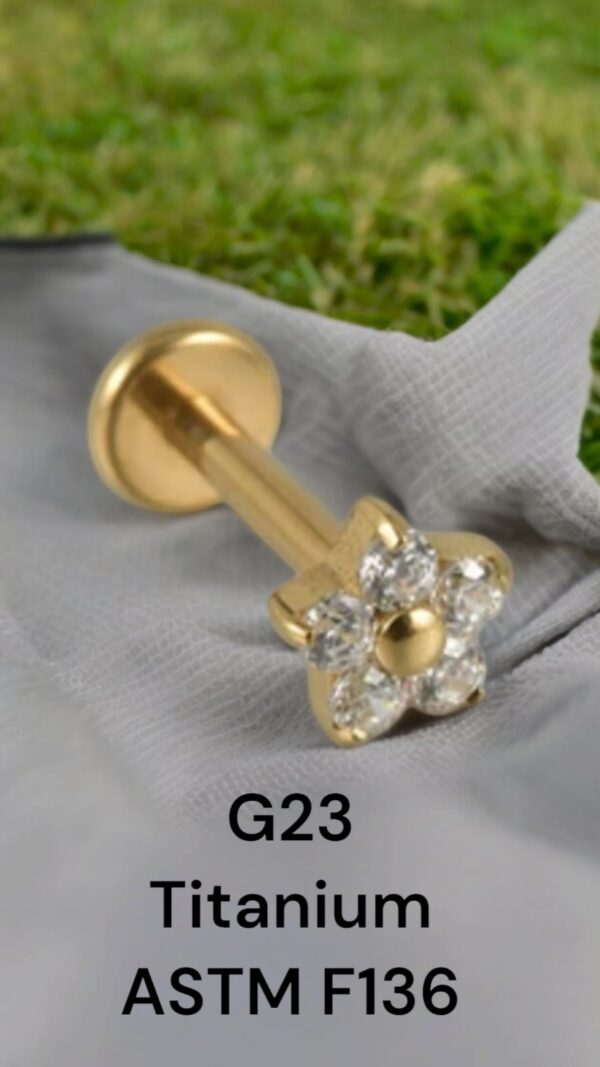 Labret Flor Titânio Flor  Zircônia 1.2x8x4,5mm DOURADO - Imagem 2