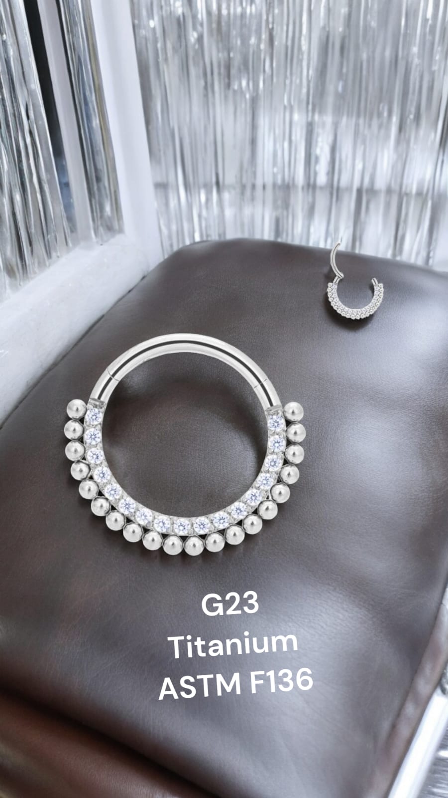 ARGOLA TITÂNIO COM ZIRCÔNIAS CRAVEJADA 1.2X10MM